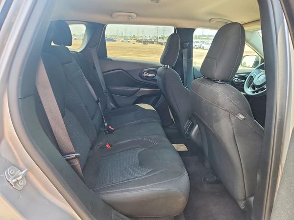 2019 JEEP CHEROKEE LATITUDE FWD
