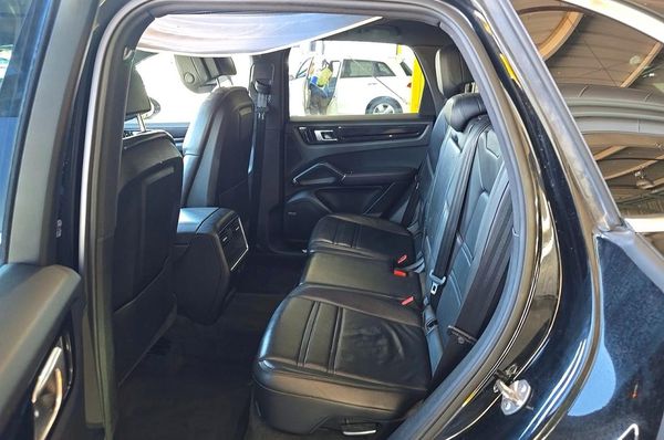 2019 PORSCHE CAYENNE