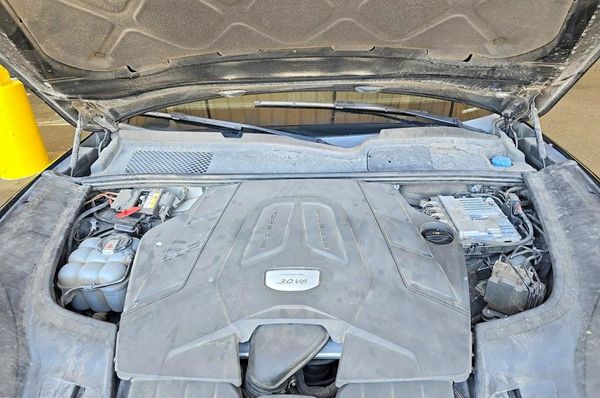 2019 PORSCHE CAYENNE