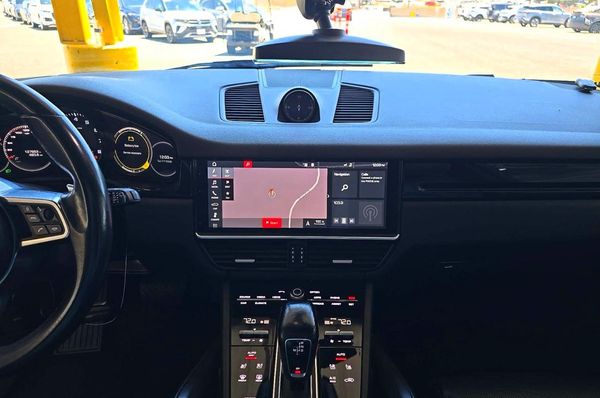 2019 PORSCHE CAYENNE