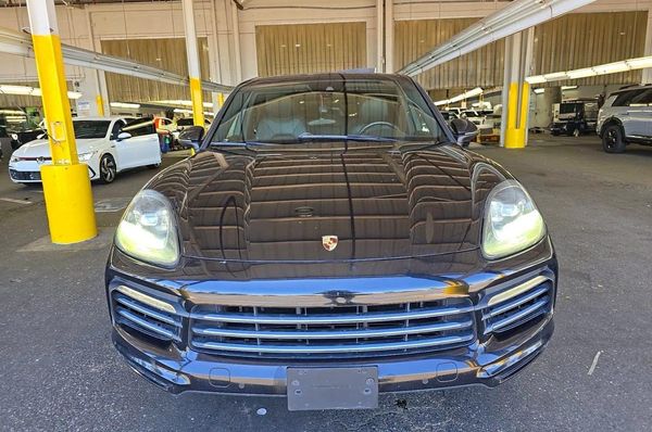2019 PORSCHE CAYENNE