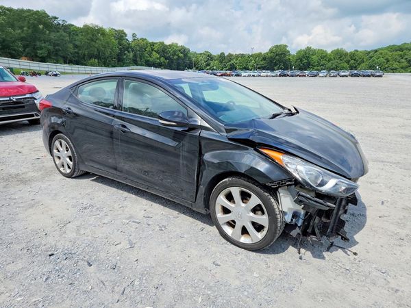 2013 HYUNDAI ELANTRA