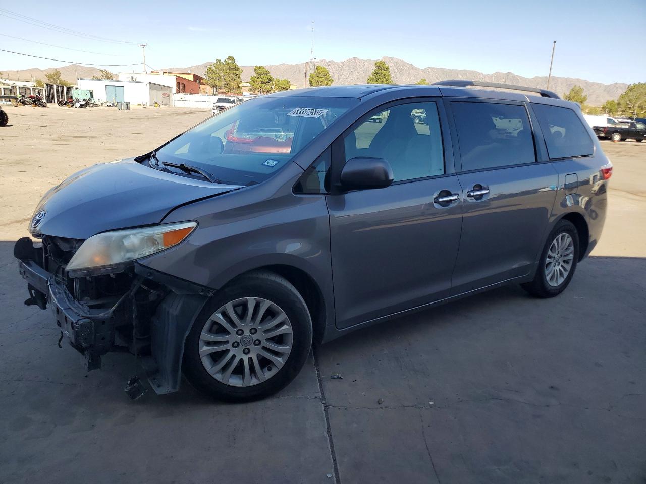 2017 TOYOTA SIENNA