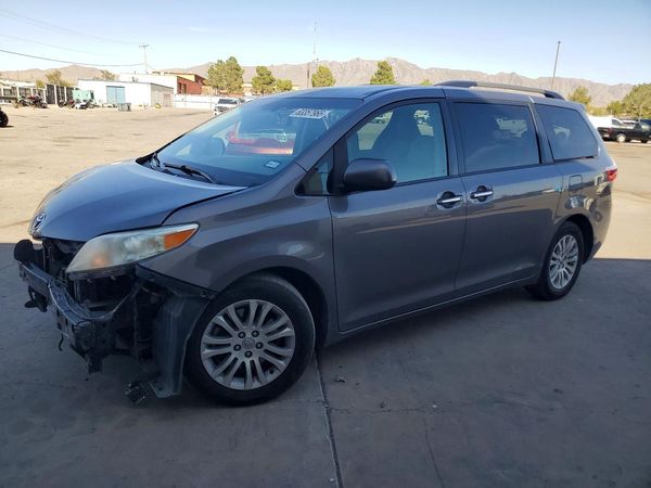 2017 TOYOTA SIENNA