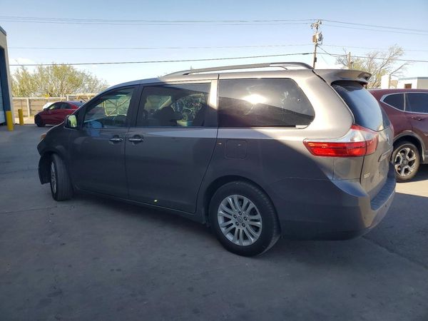 2017 TOYOTA SIENNA