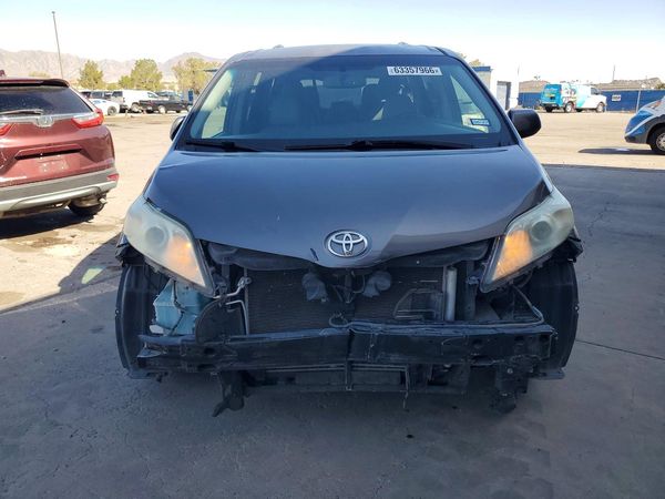 2017 TOYOTA SIENNA