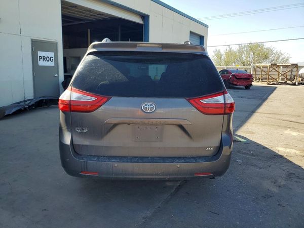 2017 TOYOTA SIENNA