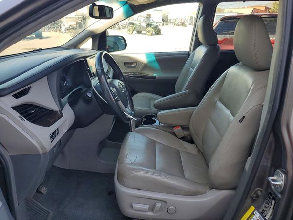 2017 TOYOTA SIENNA