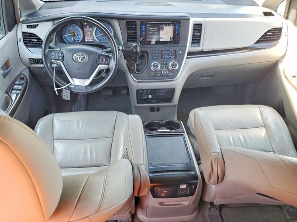 2017 TOYOTA SIENNA
