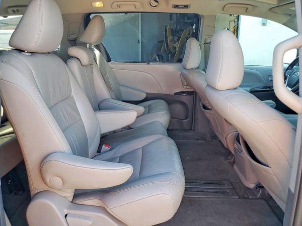 2017 TOYOTA SIENNA