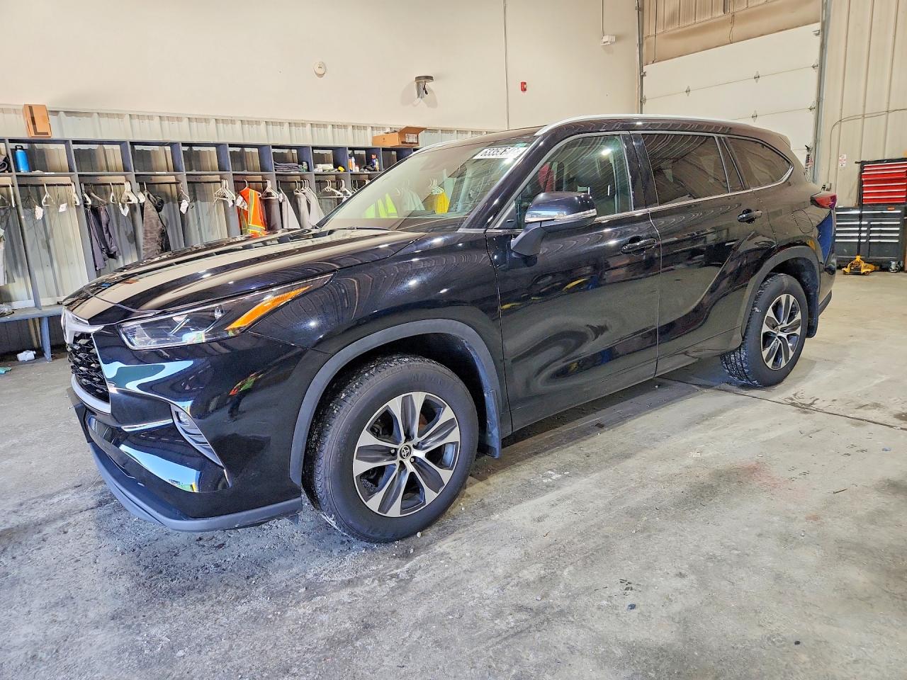2022 TOYOTA HIGHLANDER XLE