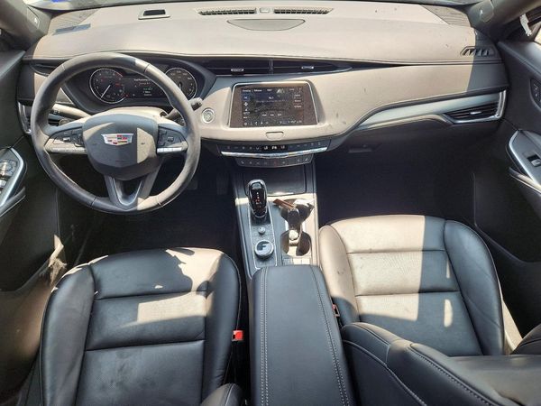 2022 CADILLAC XT4 Premium Luxury