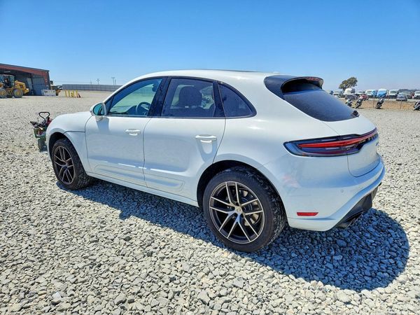 2025 PORSCHE MACAN