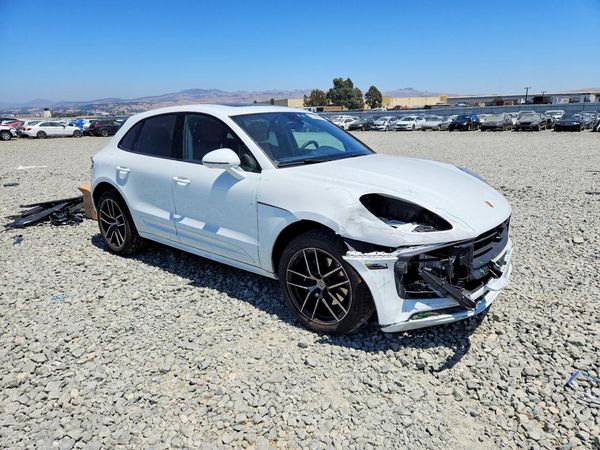 2025 PORSCHE MACAN