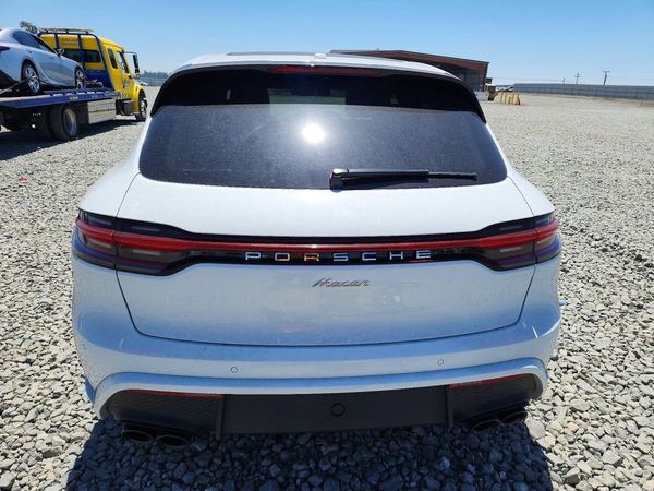 2025 PORSCHE MACAN