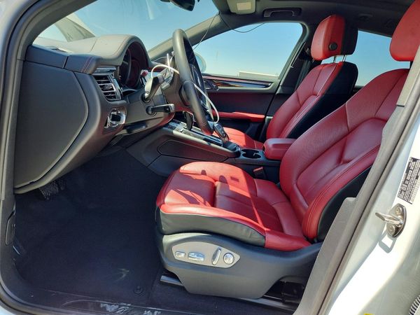2025 PORSCHE MACAN