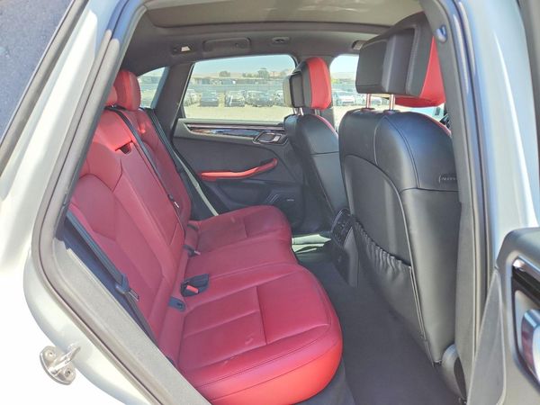 2025 PORSCHE MACAN