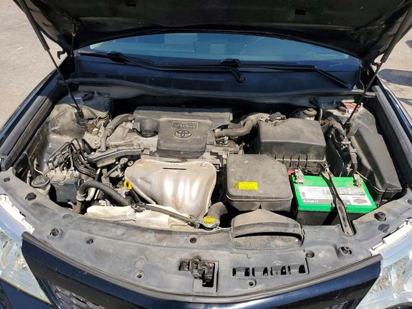 2012 TOYOTA CAMRY — Engine bay