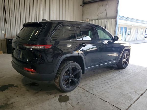 2023 JEEP GRAND CHEROKEE Laredo, Altitude