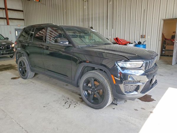 2023 JEEP GRAND CHEROKEE Laredo, Altitude