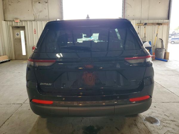 2023 JEEP GRAND CHEROKEE Laredo, Altitude