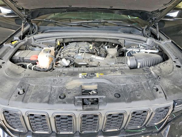 2023 JEEP GRAND CHEROKEE Laredo, Altitude