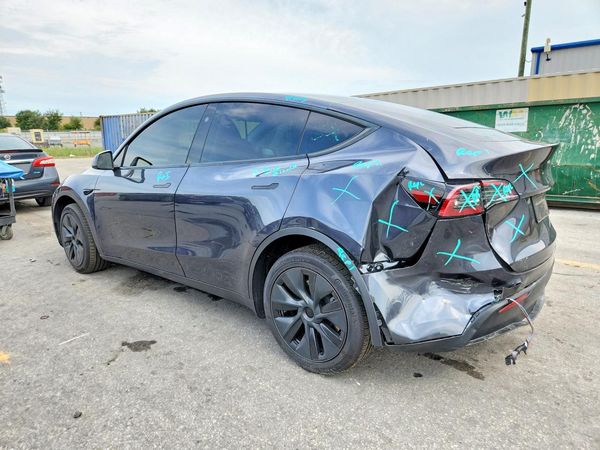 2025 TESLA MODEL Y