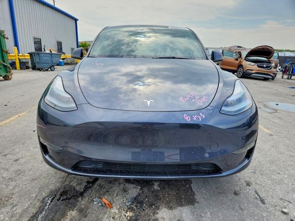 2025 TESLA MODEL Y