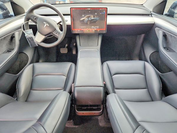 2025 TESLA MODEL Y