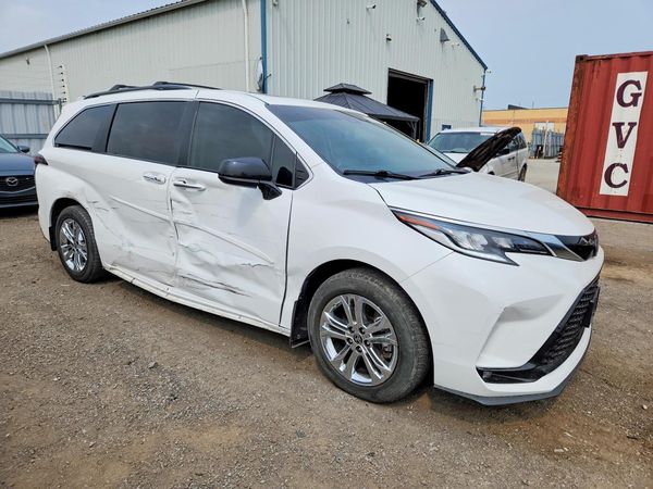 2023 TOYOTA SIENNA
