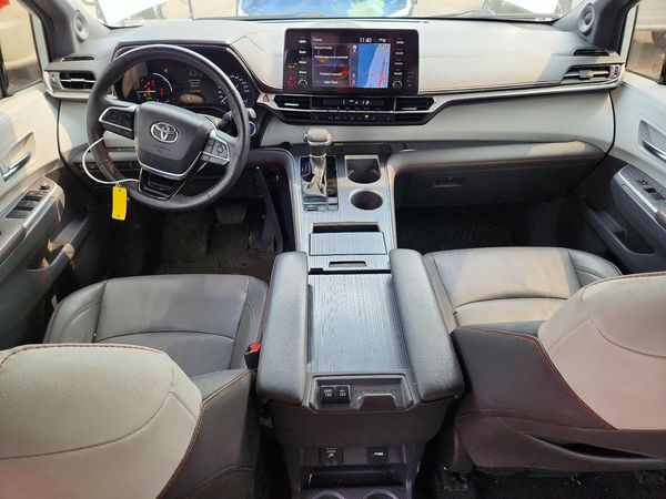 2023 TOYOTA SIENNA