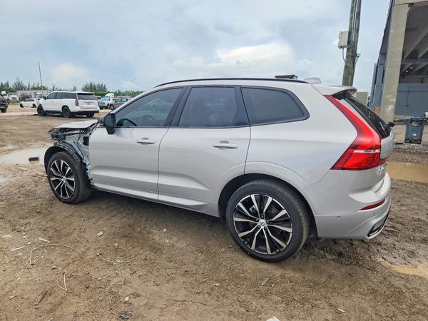 2025 VOLVO XC60