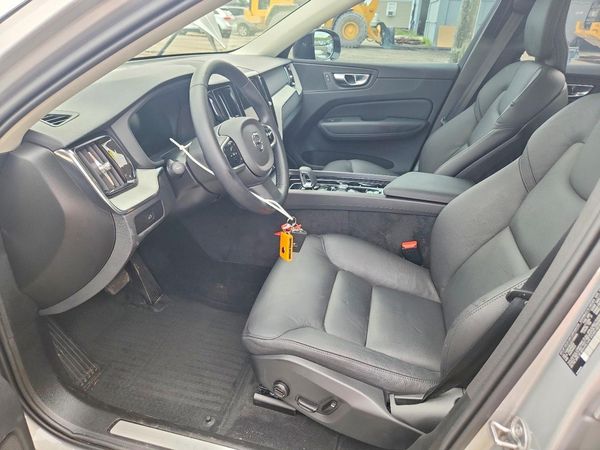 2025 VOLVO XC60