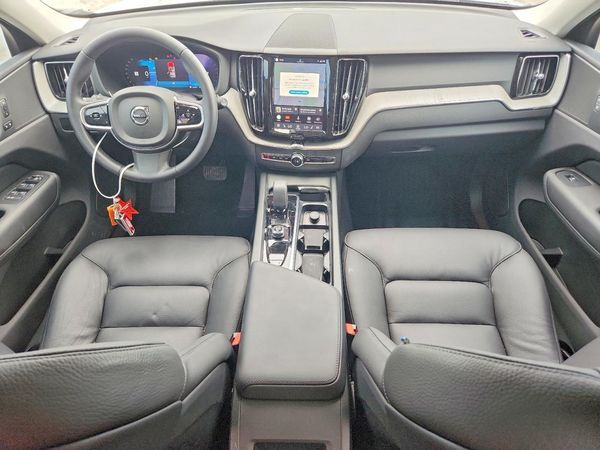 2025 VOLVO XC60