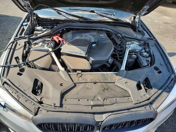 2018 BMW 5 SERIES xDrive — Engine bay