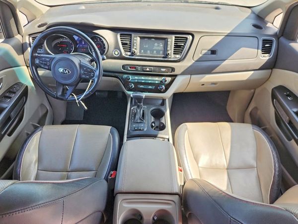2017 KIA SEDONA LX