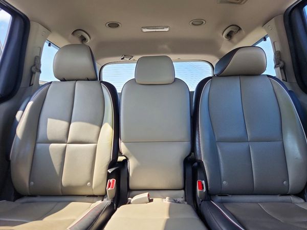 2017 KIA SEDONA LX