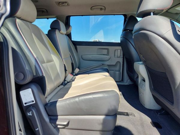 2017 KIA SEDONA LX