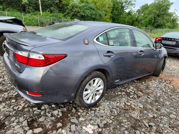 2015 LEXUS ES 300h