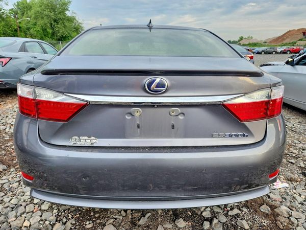 2015 LEXUS ES 300h