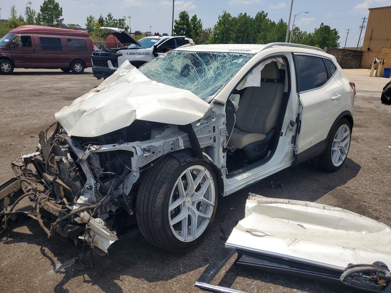 2022 NISSAN ROGUE SL — Front 3/4