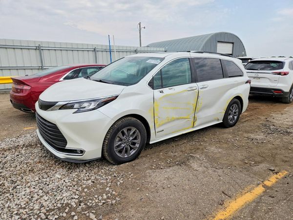 2021 TOYOTA SIENNA XLE Plus Package