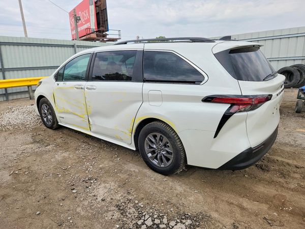 2021 TOYOTA SIENNA XLE Plus Package