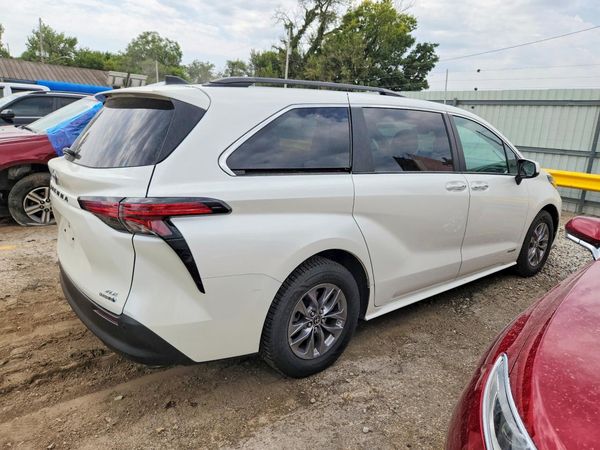 2021 TOYOTA SIENNA XLE Plus Package