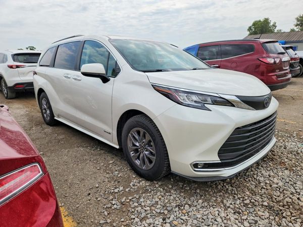 2021 TOYOTA SIENNA XLE Plus Package