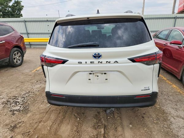 2021 TOYOTA SIENNA XLE Plus Package