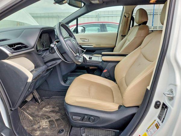 2021 TOYOTA SIENNA XLE Plus Package