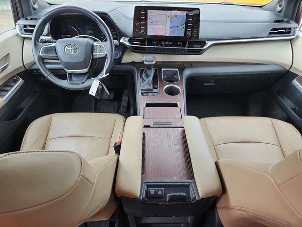 2021 TOYOTA SIENNA XLE Plus Package