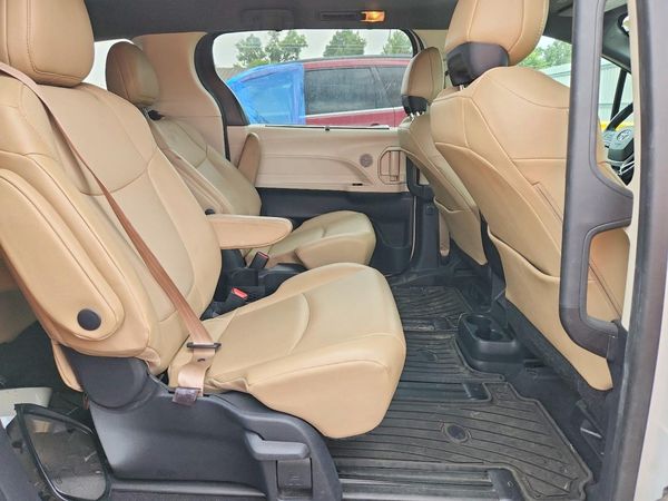 2021 TOYOTA SIENNA XLE Plus Package