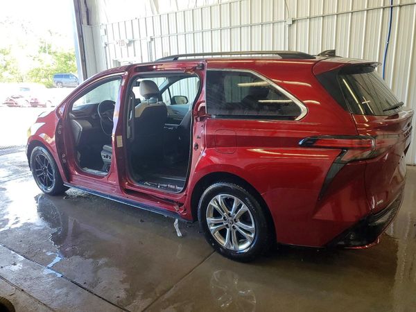 2023 TOYOTA SIENNA